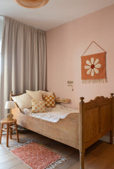 Tufted wall decoration daisy