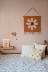 Tufted wall decoration daisy