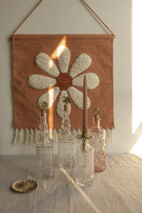 Tufted wall decoration daisy