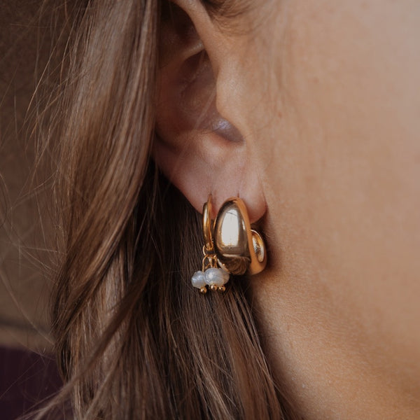 Triple freshwater pearls earrings