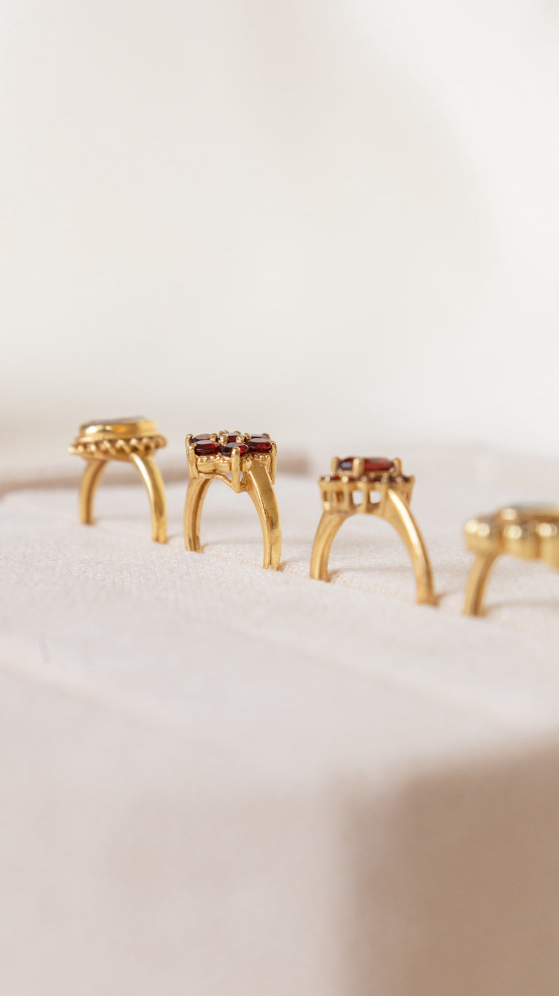 ''Vintage gouden'' antieke ring met granaat stenen
