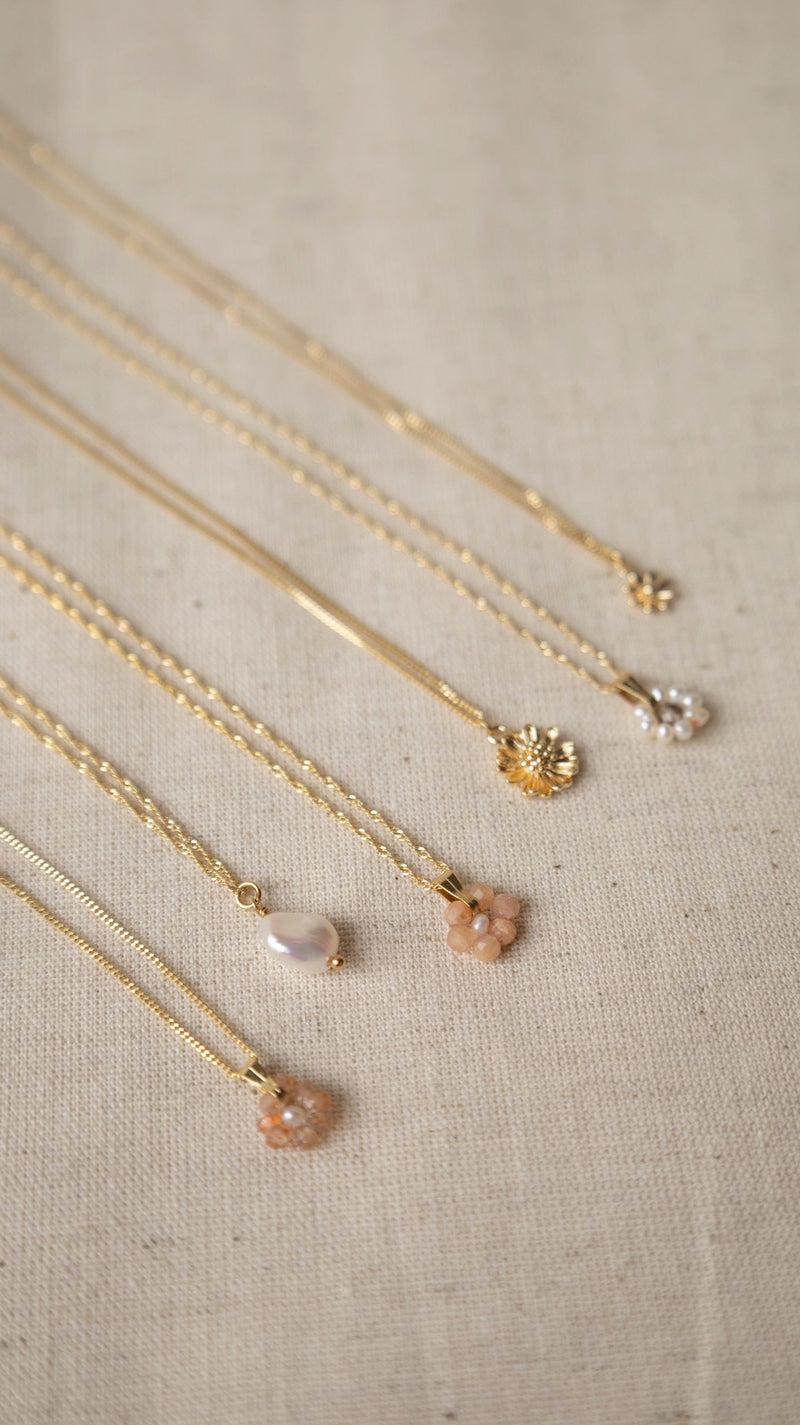 Freshwater pearl wild flower necklace